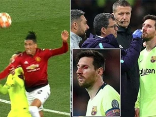 CLIP: Messi đổ máu sau cú va chạm với Smalling