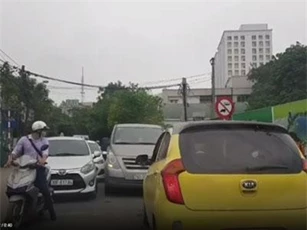 Clip: Làm thế nào để "xử"… xe đi lấn làn?