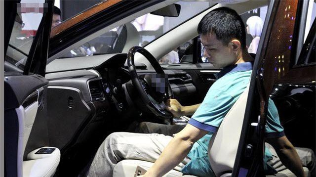 Tháng 3, người Việt "cuồng" mua xế hộp, lượng tiêu thụ tăng dữ dội