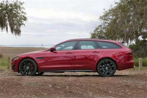 1. Jaguar XF Sportbrake.