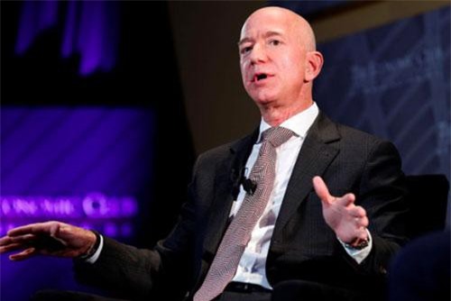 Amazon thách thức các đối thủ tăng lương cho nhân viên