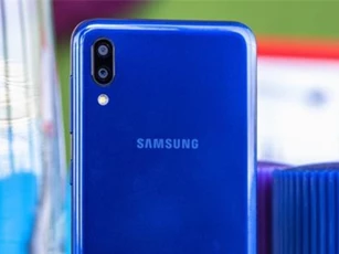 Trên tay Samsung Galaxy M10: Camera kép, giá 3,49 triệu ở Việt Nam