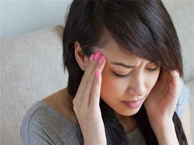 Đi làm về, bỗng dưng chồng ghé tai tôi thì thầm thông báo một tin động trời khiến cả nhà đang chao đảo