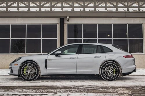 7. Porsche Panamera Sport Turismo.