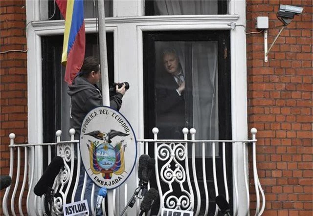 7 năm ròng “tá túc” trong Đại sứ quán Ecuador tại Anh của ông chủ WikiLeaks - 3