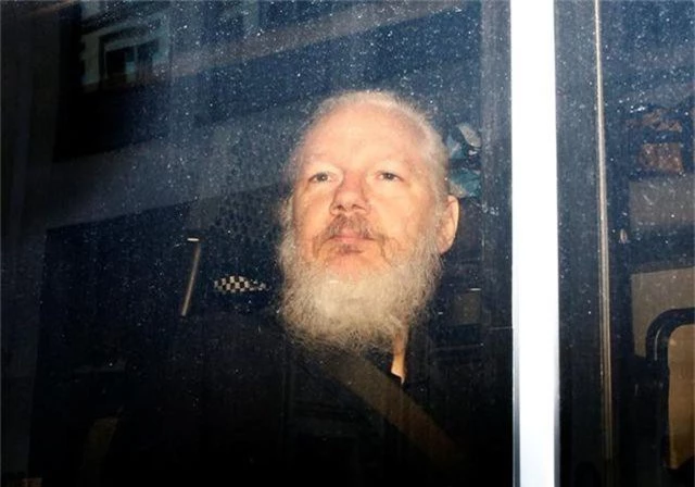 7 năm ròng “tá túc” trong Đại sứ quán Ecuador tại Anh của ông chủ WikiLeaks - 9