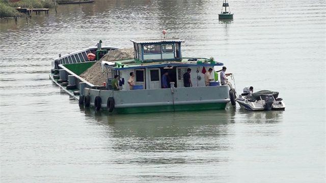 An Giang: Va chạm với xà lan, ghe chở 115 tấn gạo chìm xuống sông Hậu