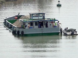 An Giang: Va chạm với xà lan, ghe chở 115 tấn gạo chìm xuống sông Hậu