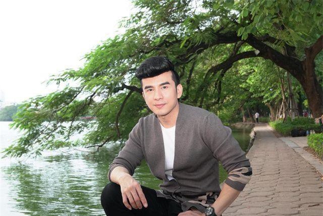 Đan Trường bị chê với mái tóc “củ hành cuốn lô”