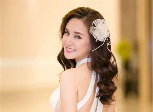 Vy Oanh tiết lộ 10 năm trước ở nhà cấp 4 giờ đã thành biệt thự giữa làng…