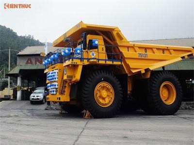 Cận cảnh xe tải “khủng” BelAZ mới giá 35 tỷ ở Việt Nam