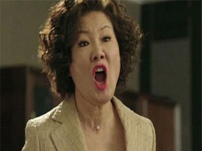 Chị gái chồng vừa cưới xong, tôi buột miệng nói một câu thế này mà cả nhà chồng hung hãn đòi tống cổ tôi về bên mẹ đẻ