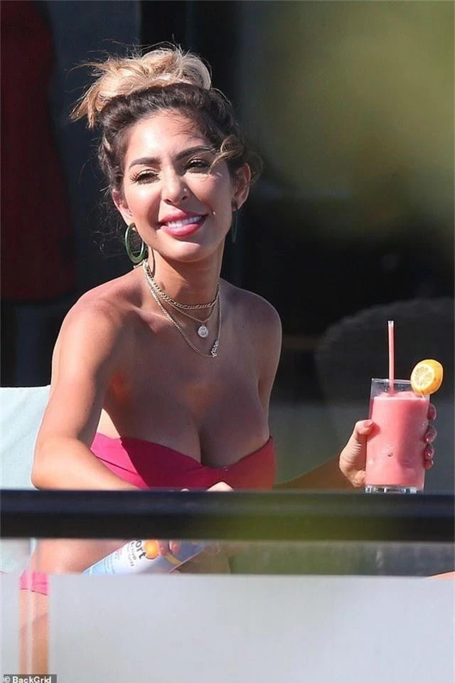 Farrah Abraham khoe vòng một ngoại cỡ - 2