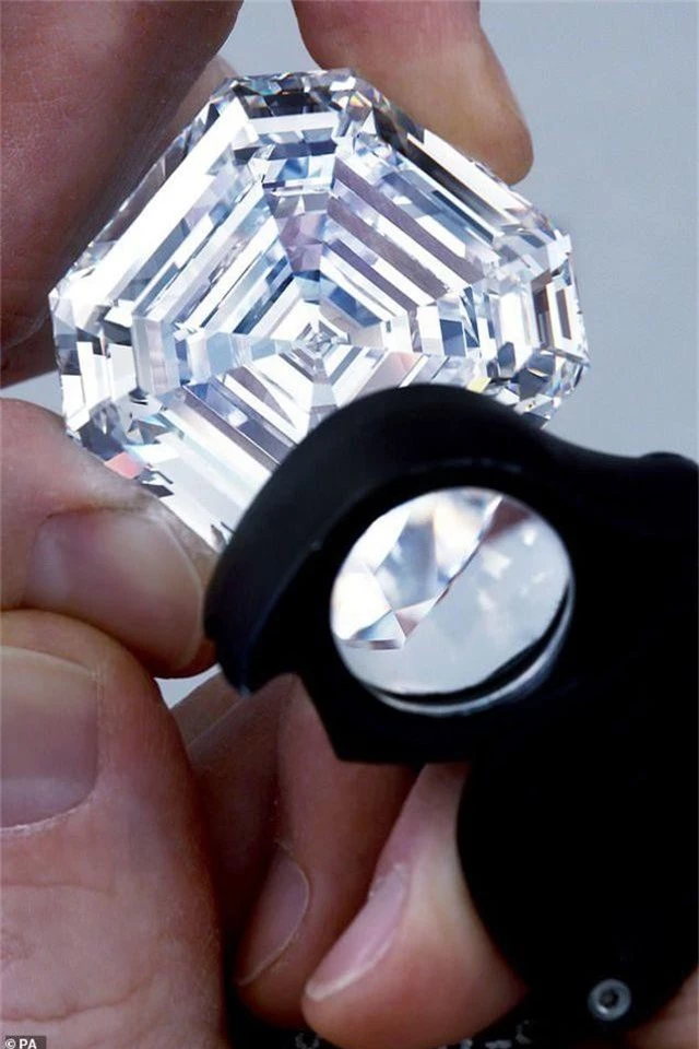 Viên kim cương “lớn nhất, trong nhất” đắt giá tới mức... không thể định giá - 2