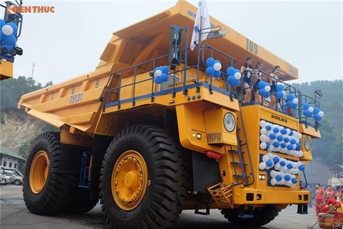 Cận cảnh xe tải “khủng” BelAZ mới giá 35 tỷ ở VN - Hình 8 Can canh xe tai “khung” BelAZ moi gia 35 ty o VN-Hinh-8