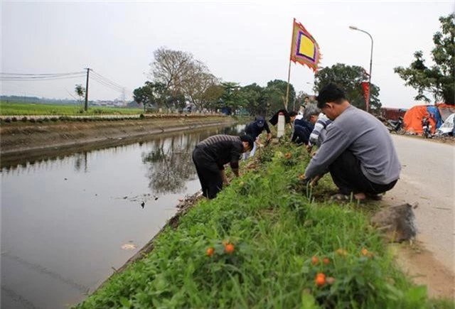 Kênh ngập rác thải biến thành đường hoa ở Hà Nội - 10