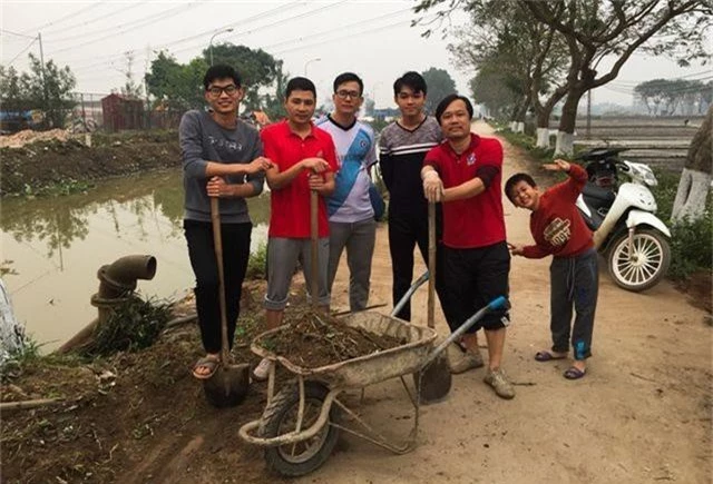 Kênh ngập rác thải biến thành đường hoa ở Hà Nội - 8