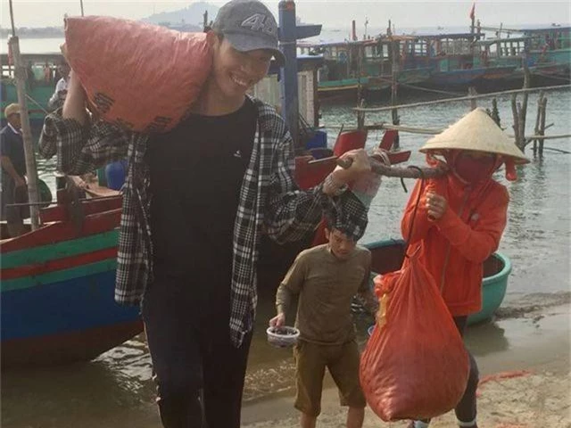 Ngư dân Hà Tĩnh phấn khởi vì trúng đậm sò lụa - 3