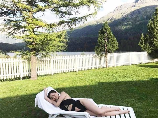 Đẳng cấp vóc dáng dàn quý cô Vbiz: Đã có con lớn phổng phao vẫn gợi cảm, sexy khó cưỡng - Ảnh 9. Đẳng cấp vóc dáng dàn quý cô Vbiz: Đã có con lớn phổng phao vẫn gợi cảm, sexy khó cưỡng - Ảnh 9.