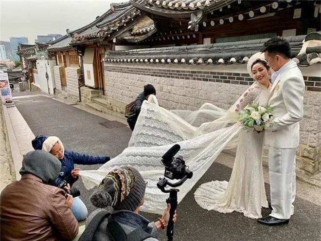 Ốc Thanh Vân cùng ông xã chụp ảnh cưới ngọt ngào như vợ chồng son tại Hàn Quốc sau 2 thập kỉ gắn bó - Ảnh 1.