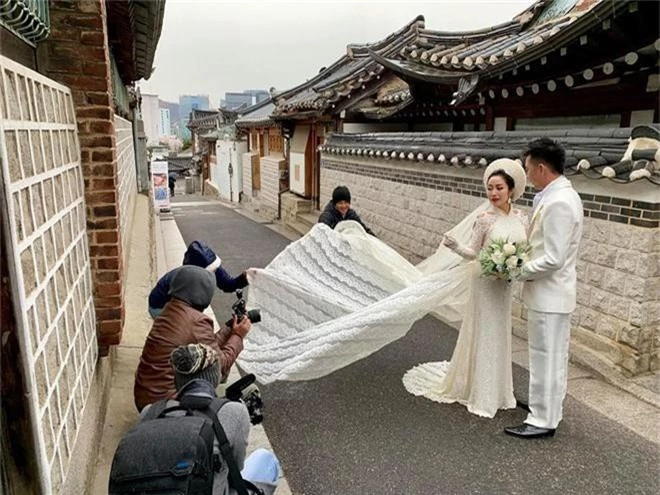 Ốc Thanh Vân cùng ông xã chụp ảnh cưới ngọt ngào như vợ chồng son tại Hàn Quốc sau 2 thập kỉ gắn bó - Ảnh 3.
