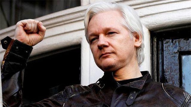 CLIP: Ông chủ WikiLeaks bị bắt tại Anh sau nhiều năm trốn chạy