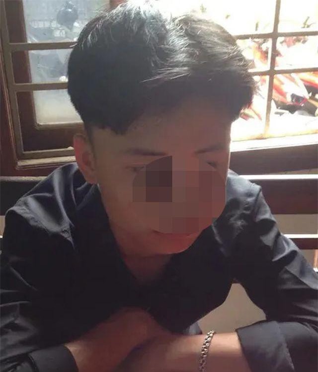 Khởi tố vụ án thiếu niên đâm chết người khi bị nhắc vượt đèn đỏ