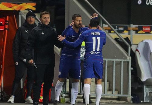 HLV Sarri thừa nhận bị buộc phải sử dụng Hazard ở trận gặp Slavia Prague