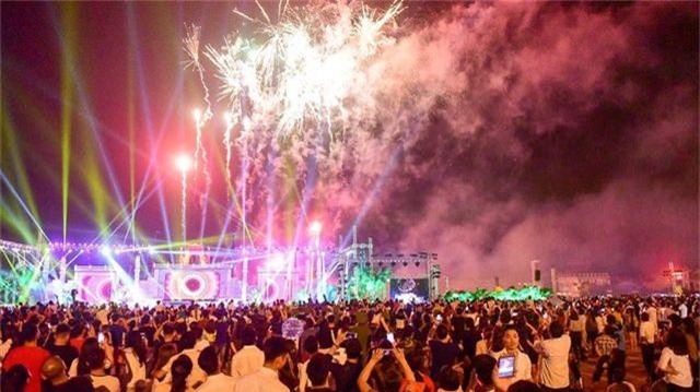 CLIP: Hàng vạn người "mãn nhãn" với màn pháo hoa trong đêm khai hội Đền Hùng 2019