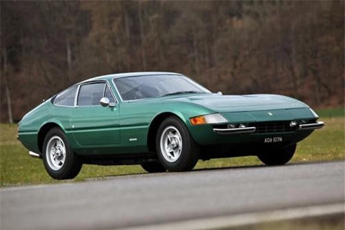 2. Ferrari 365 GTB/4 và GTS/4 Daytona.