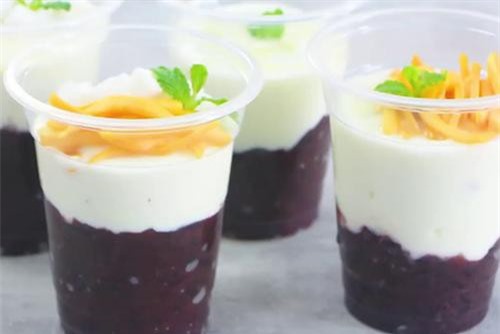 Clip: Bật mí cách làm sữa chua nếp cẩm thơm ngon tại nhà