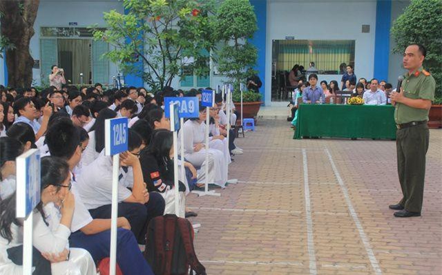 Nguy cơ khi nhiều trẻ xem trọng người giúp việc hơn bố mẹ, ông bà