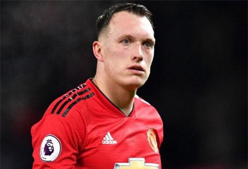 Khủng hoảng, HLV Solskjaer “ép” Phil Jones đá vị trí lạ