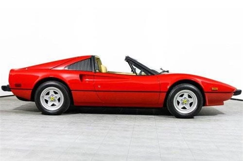 8. Ferrari 308 GTS.