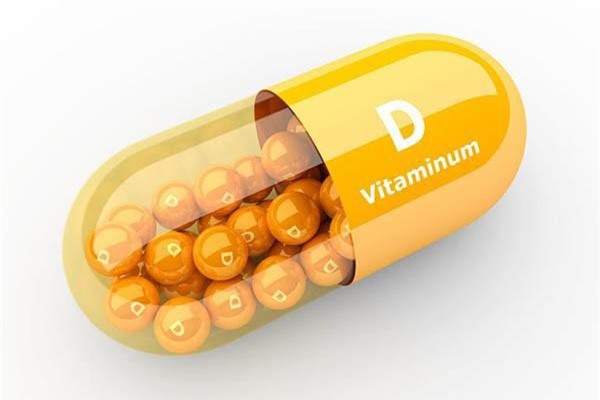 Người đàn ông bị hỏng thận do lạm dụng vitamin D, chuyên gia nói gì về việc dùng thức uống bổ sung này?