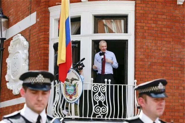 Chiến dịch 36 giờ “nghẹt thở” bắt giữ ông chủ WikiLeaks - 2