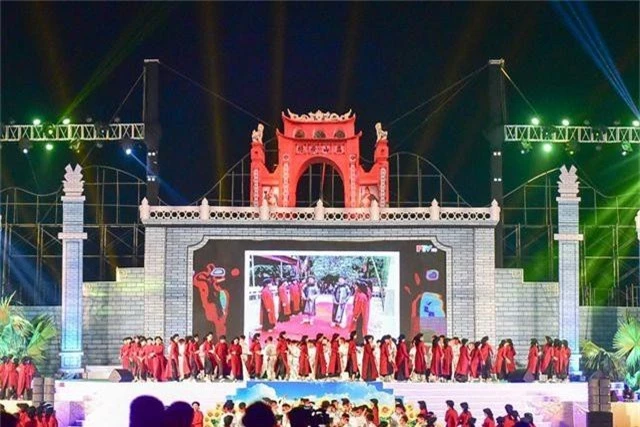 Hàng vạn người mãn nhãn với màn pháo hoa trong đêm khai hội Đền Hùng 2019 - 1