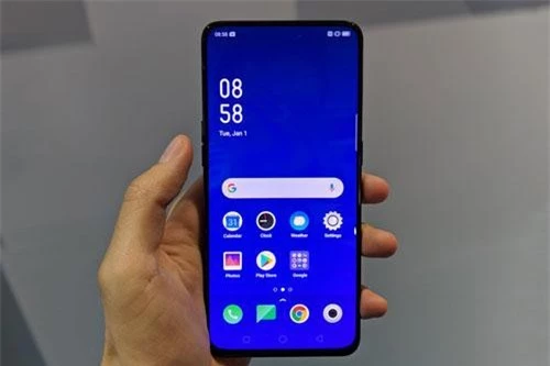 Oppo Reno 10x Zoom dùng tấm nền màn hình AMOLED kích thước màn hình 6,6 inch, độ phân giải Full HD Plus (2.340x1.080 pixel), mật độ điểm ảnh 387 ppi. Màn hình này được chia theo tỷ lệ 19,5:9, chiếm 93,1% diện tích mặt trước, hỗ trợ dải màu DCI-P3. 