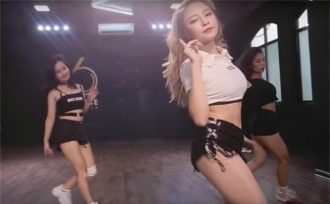Quay clip cover Kpop nhảy sexy, hot girl Trâm Anh lại bị chê phản cảm - Ảnh 11.