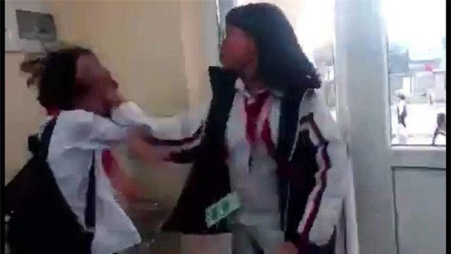 Nguy cơ khi nhiều trẻ xem trọng người giúp việc hơn bố mẹ, ông bà