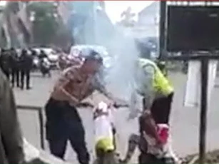 CLIP: Cái kết đắng cho thanh niên nẹt pô bị CSGT bắt