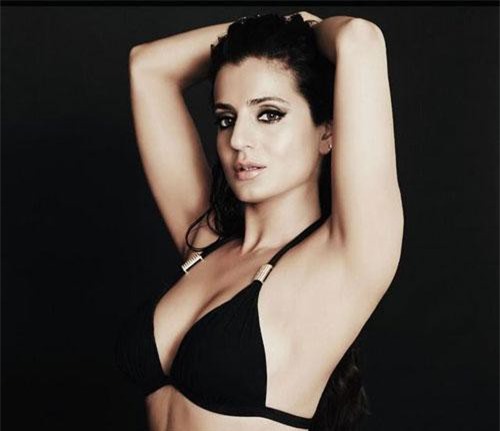 Sao Bollywood ng&#xE0;y c&#xE0;ng n&#xF3;ng b&#x1ECF;ng