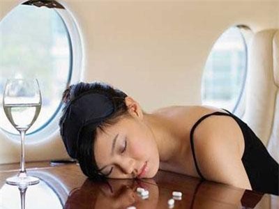 Khi khách còn đang ăn cỗ cưới, mẹ chồng lại có hành động phản cảm khiến tôi muối mặt xấu hổ muốn bỏ chạy khỏi bàn tiệc