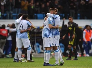 Thua sốc, Juventus lỡ cơ hội vô địch sớm