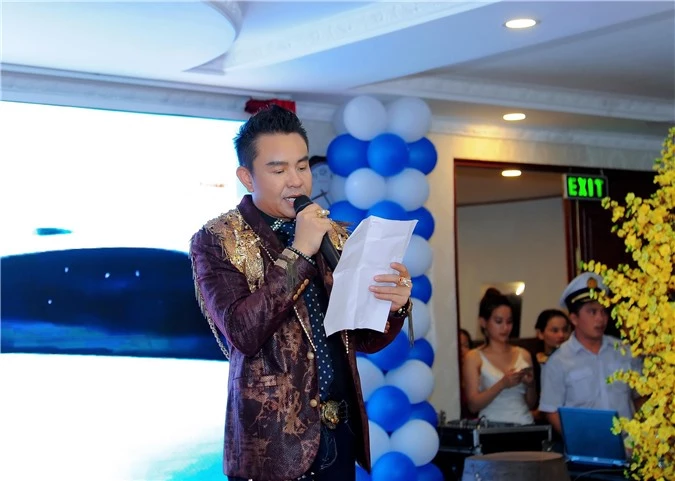 Nam vương doanh nhân Huy Hoàng phát biểu tại đêm dạ tiệc