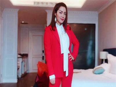 Nghi án ca sĩ Ngọc Anh có bầu với tình trẻ sau 10 năm ly hôn