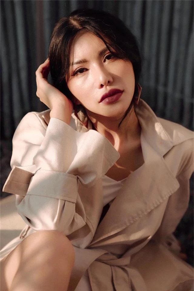 Hoa hậu Loan Vương quyến rũ chết người trong bộ ảnh mới - Ảnh 1.