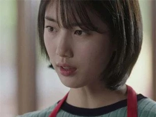 Mẹ chồng suốt ngày khen con dâu cũ vừa ngoan vừa tốt, dâu mới chỉ hỏi lại một câu khiến bà cứng họng