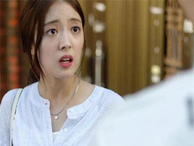 Tình cờ chứng kiến cảnh tượng mẹ đẻ ngồi ăn cơm cùng giúp việc, nàng dâu đau đớn nhận ra sự nhẫn tâm của mẹ chồng