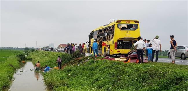 Tai nạn liên hoàn trên đường dẫn nối cao tốc Ninh Bình - Cầu Giẽ